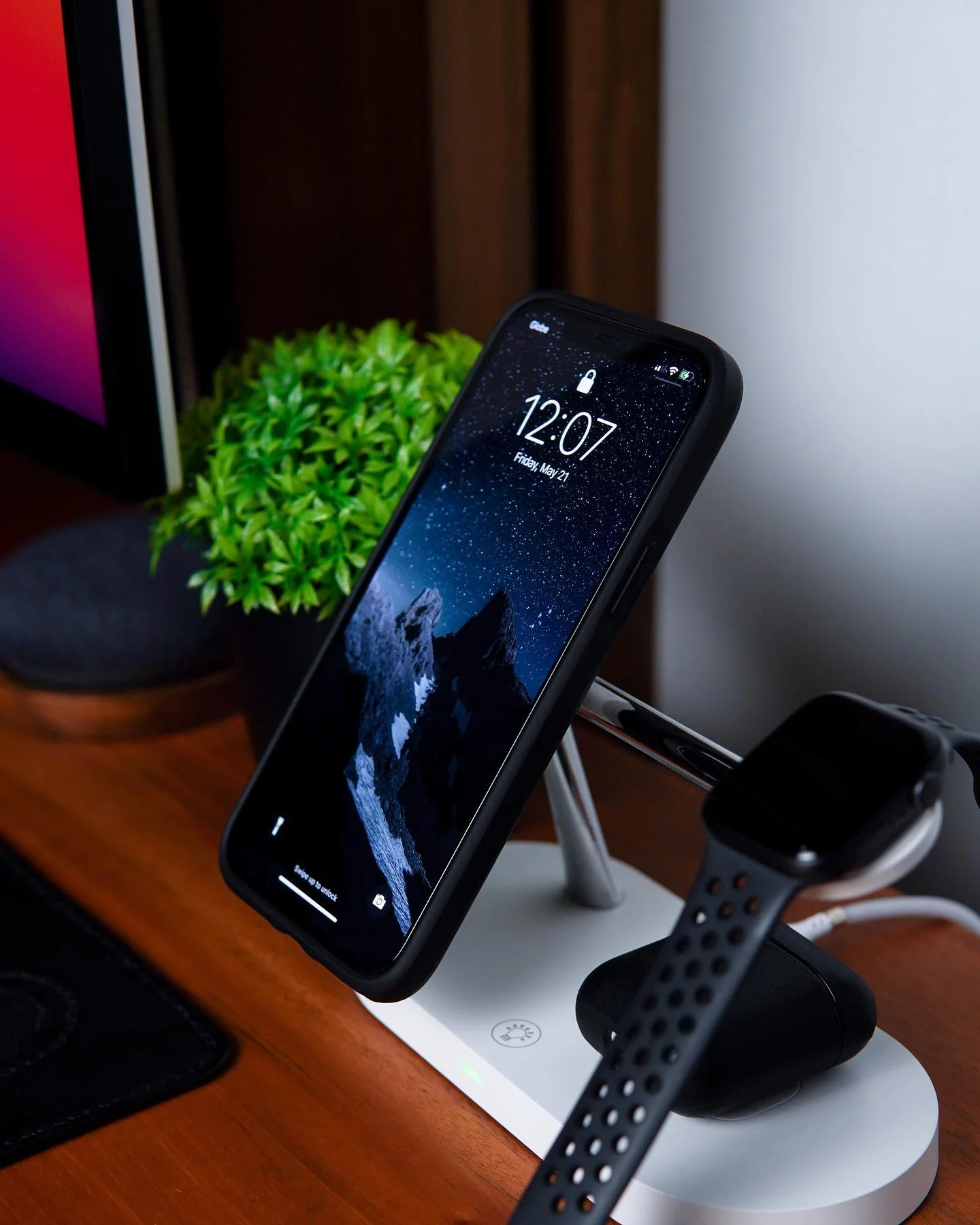 ZEERA 5-in-1 Desktop MagSafe Charger Stand for iPhone & AirPods & Apple Watch - Image 5