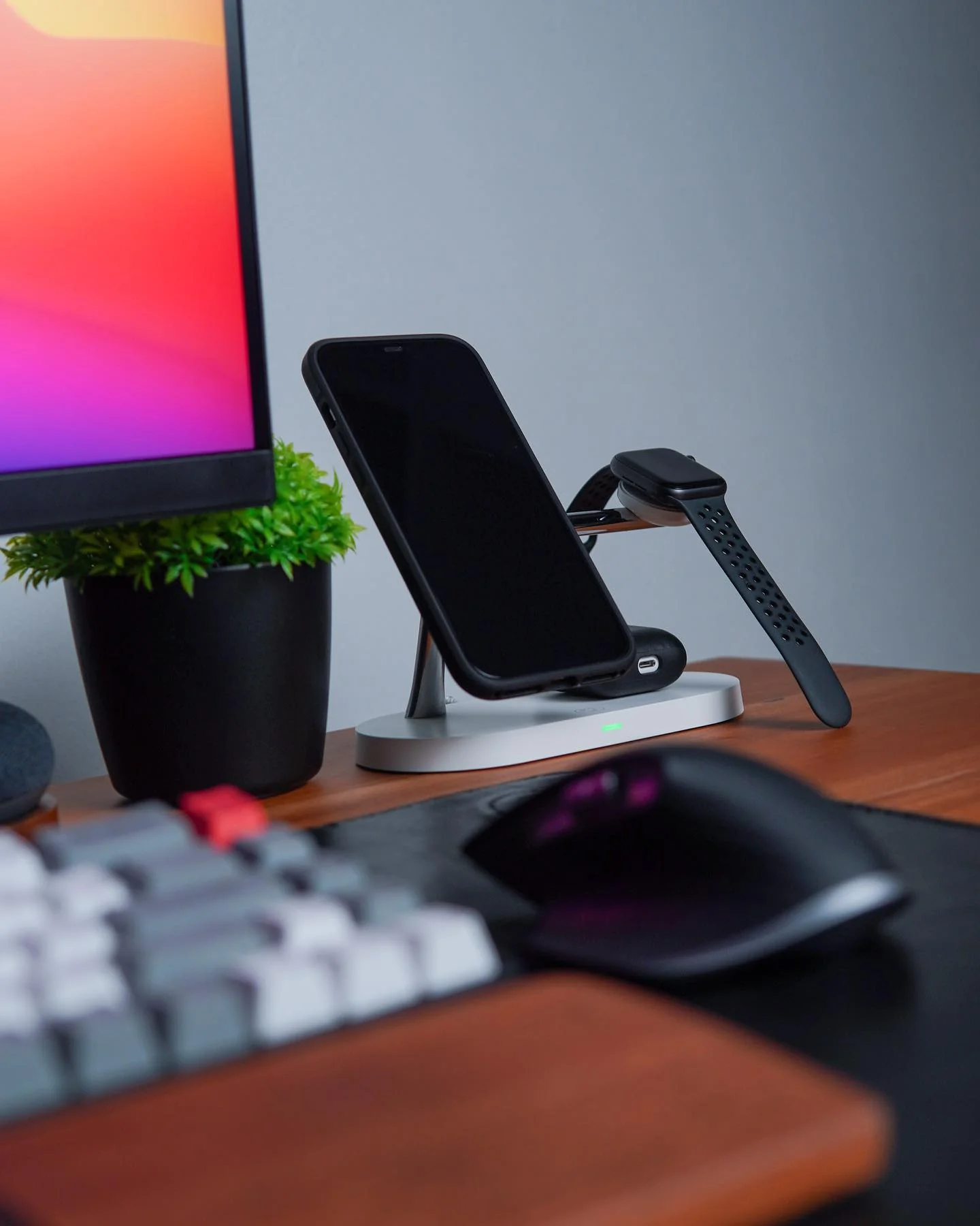 ZEERA 5-in-1 Desktop MagSafe Charger Stand for iPhone & AirPods & Apple Watch - Image 8