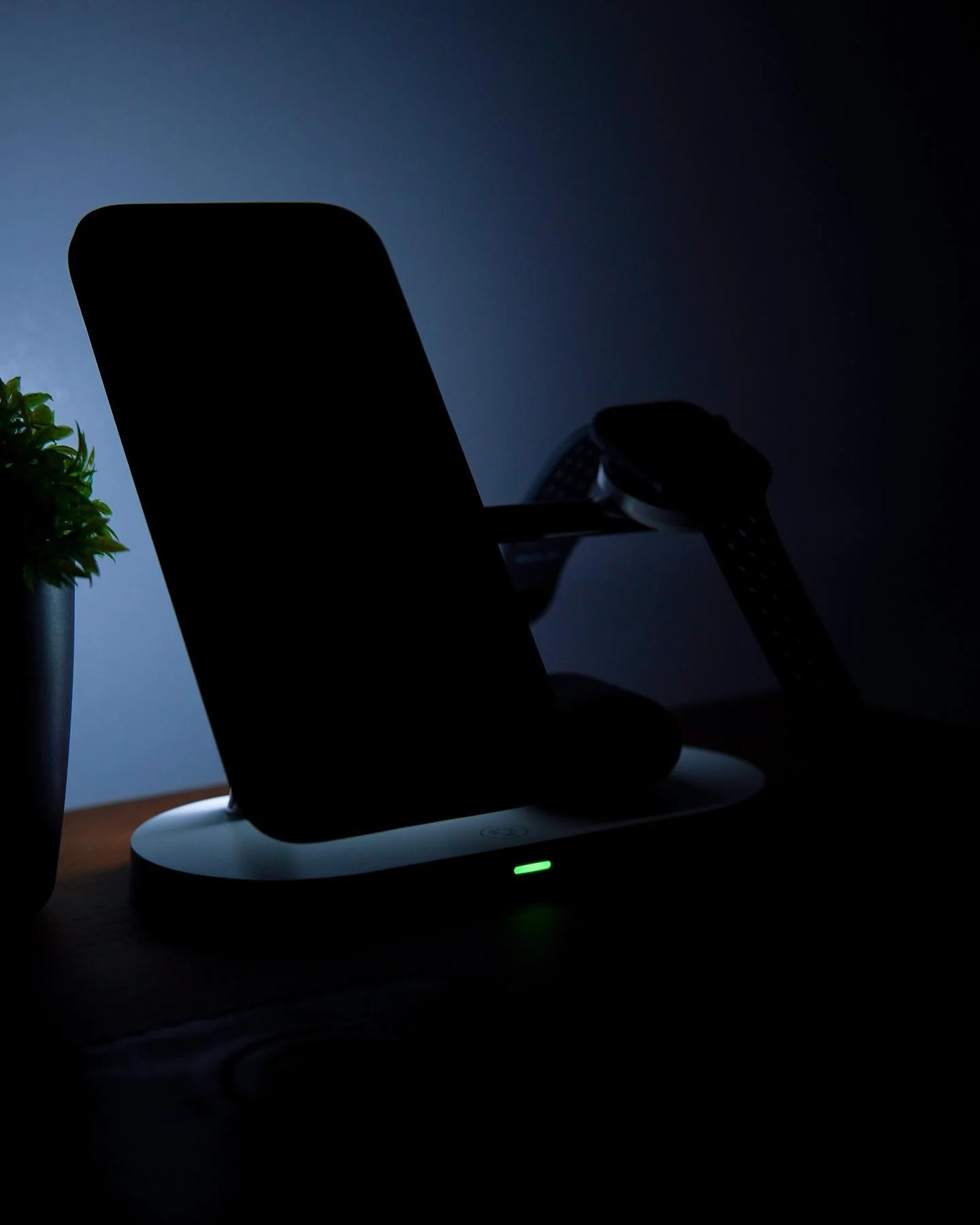 ZEERA 5-in-1 Desktop MagSafe Charger Stand for iPhone & AirPods & Apple Watch - Image 9