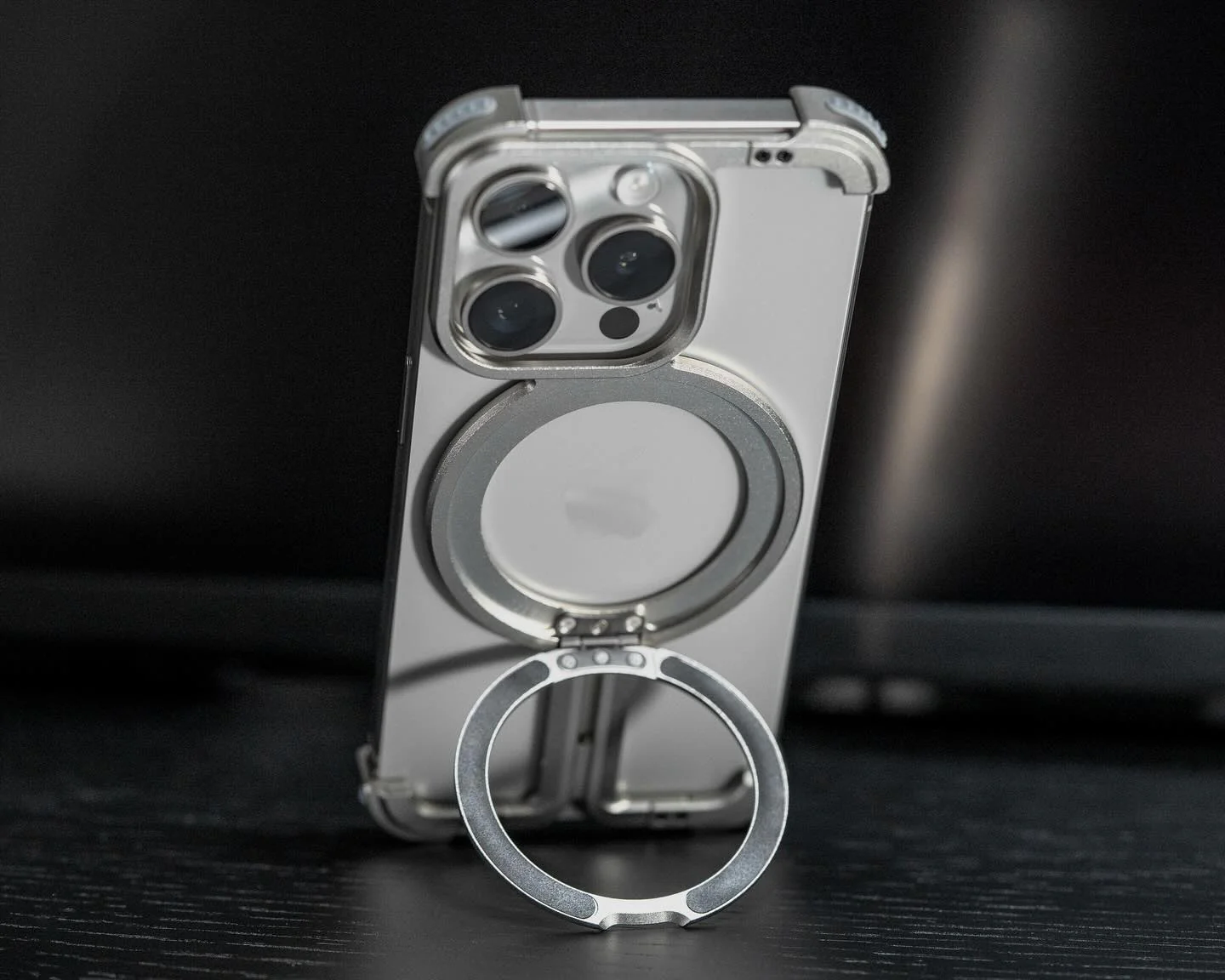 ZEERA Aluminum Alloy MagSafe Kickstand Cooling Case: Featuring a Futuristic Mechanical Aesthetic - Image 12