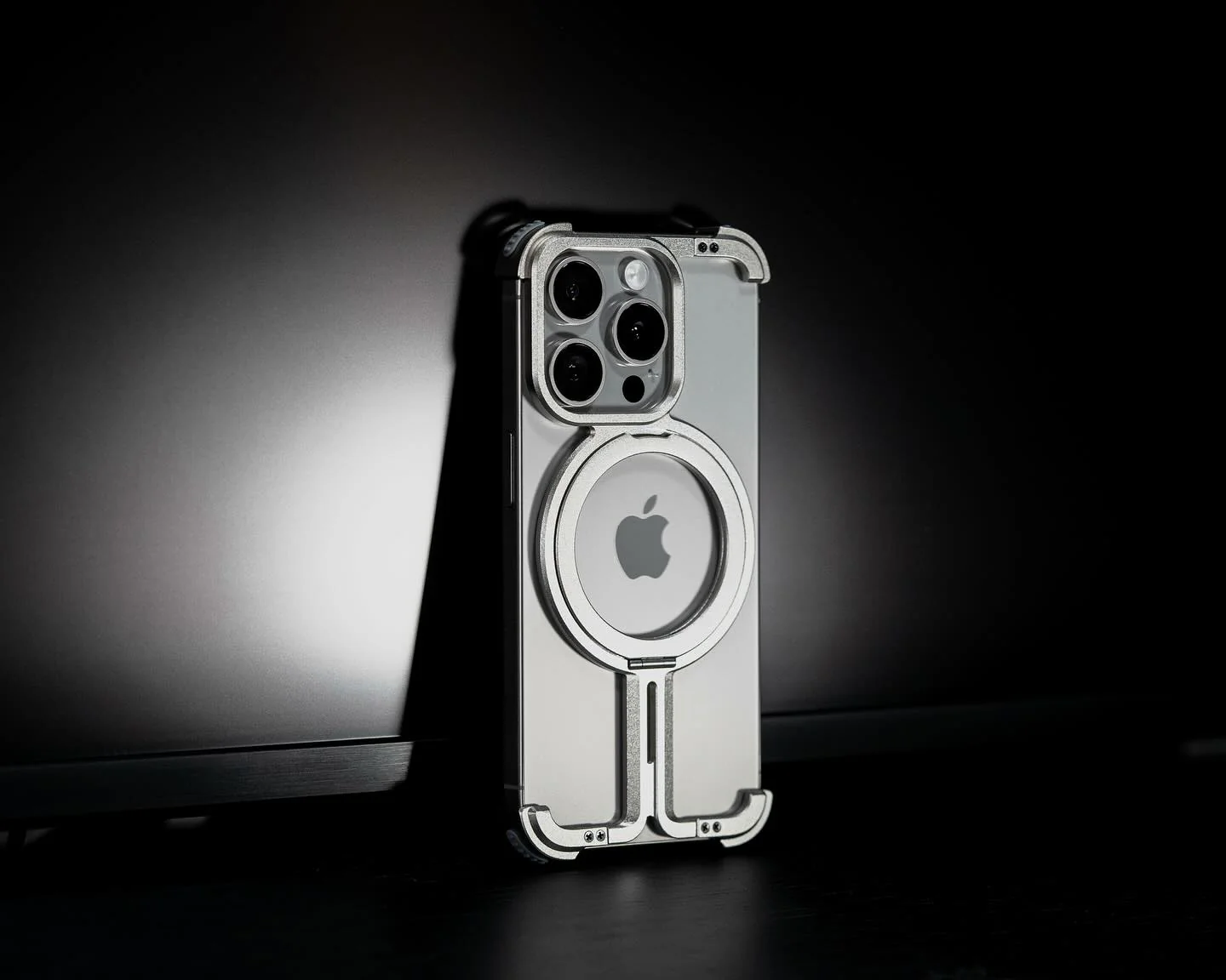 ZEERA Aluminum Alloy MagSafe Kickstand Cooling Case: Featuring a Futuristic Mechanical Aesthetic - Image 8