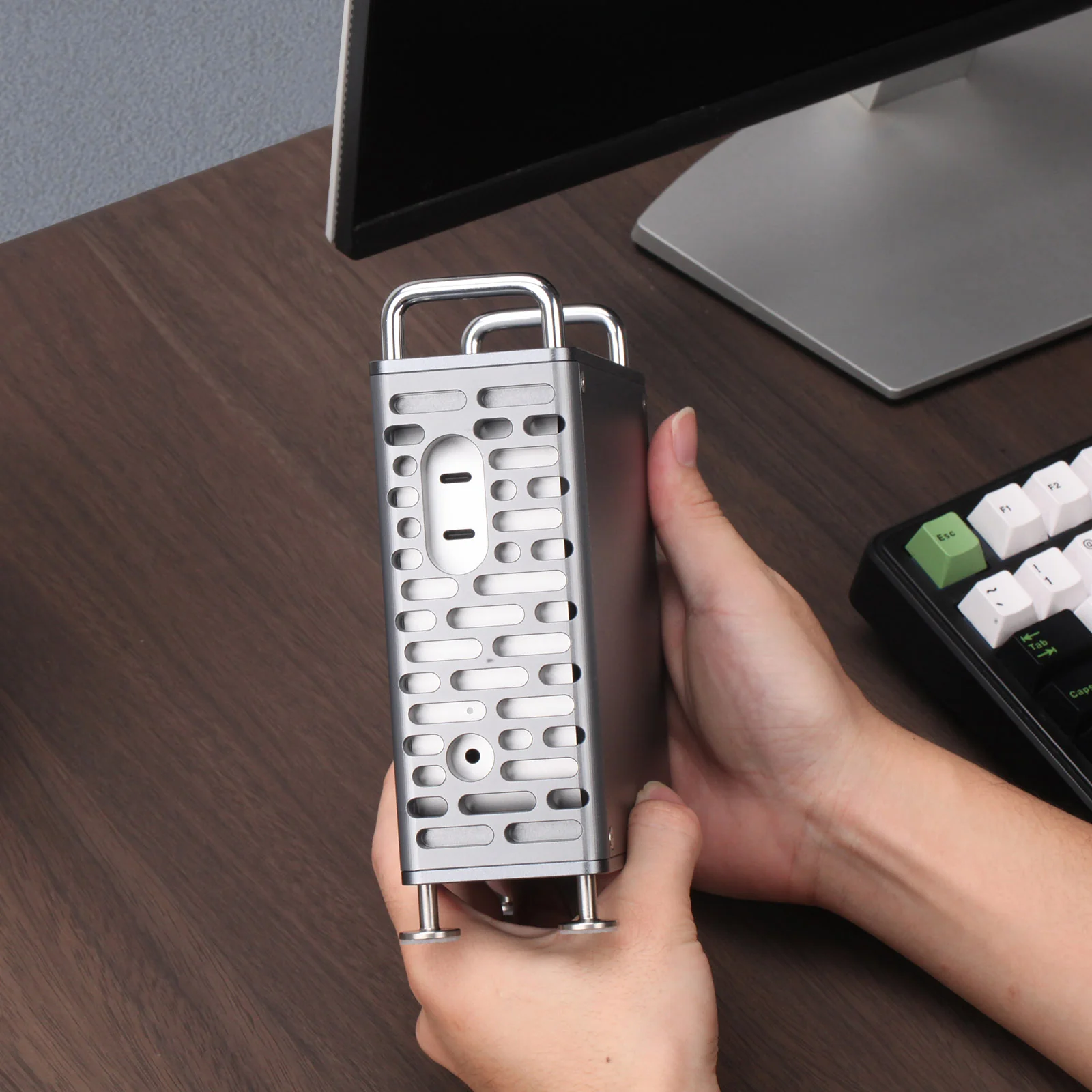 ZEERA MacForge Gen1: CNC Aluminum Cooling Case for Mac Mini M4 & M4 Pro with Mac Pro Enclosure Design - Image 10