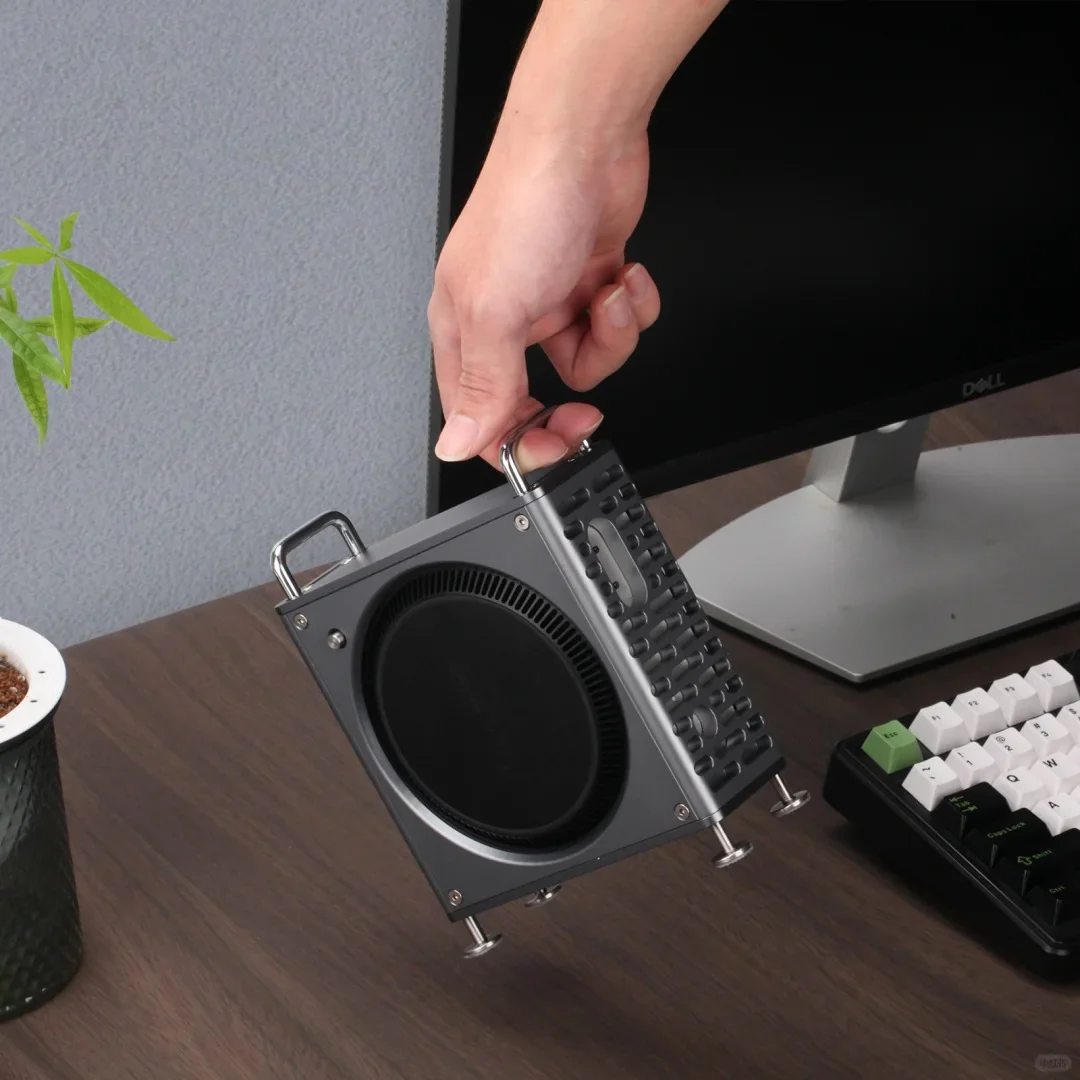 ZEERA MacForge Gen1: CNC Aluminum Cooling Case for Mac Mini M4 & M4 Pro with Mac Pro Enclosure Design - Image 8