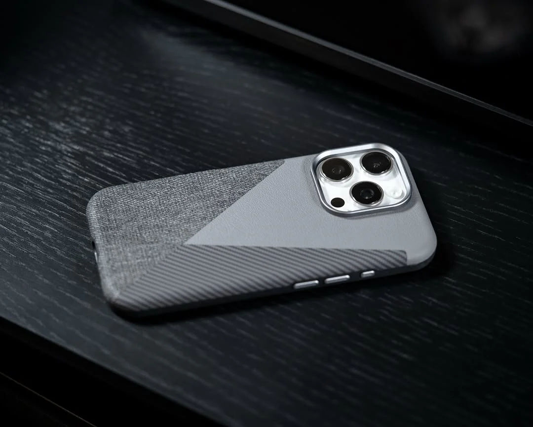 ZEERA MagFusion Pro: The Ultimate MagSafe Case with Leather, Carbon Fiber, and Denim Fusion Texture - Image 10