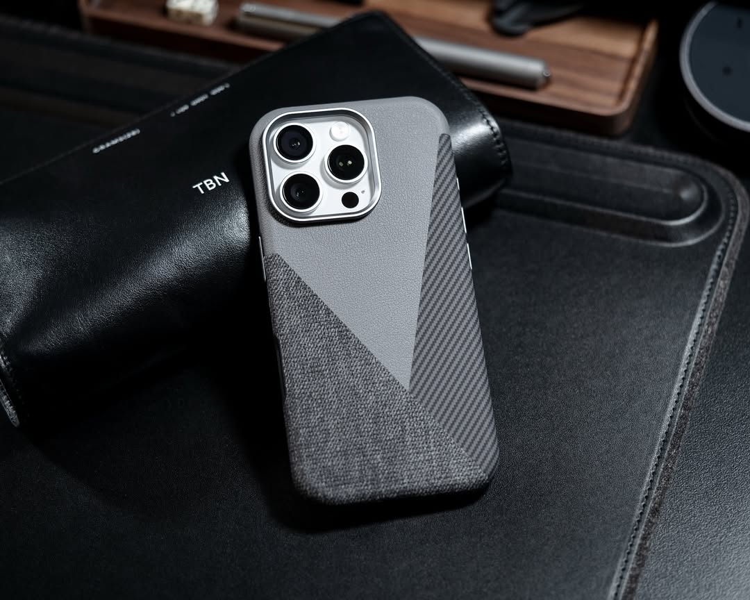 ZEERA MagFusion Pro: The Ultimate MagSafe Case with Leather, Carbon Fiber, and Denim Fusion Texture - Image 11