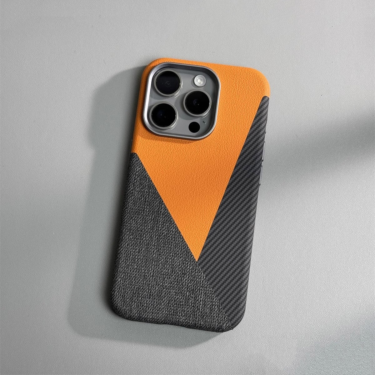 ZEERA MagFusion Pro: The Ultimate MagSafe Case with Leather, Carbon Fiber, and Denim Fusion Texture - Image 3