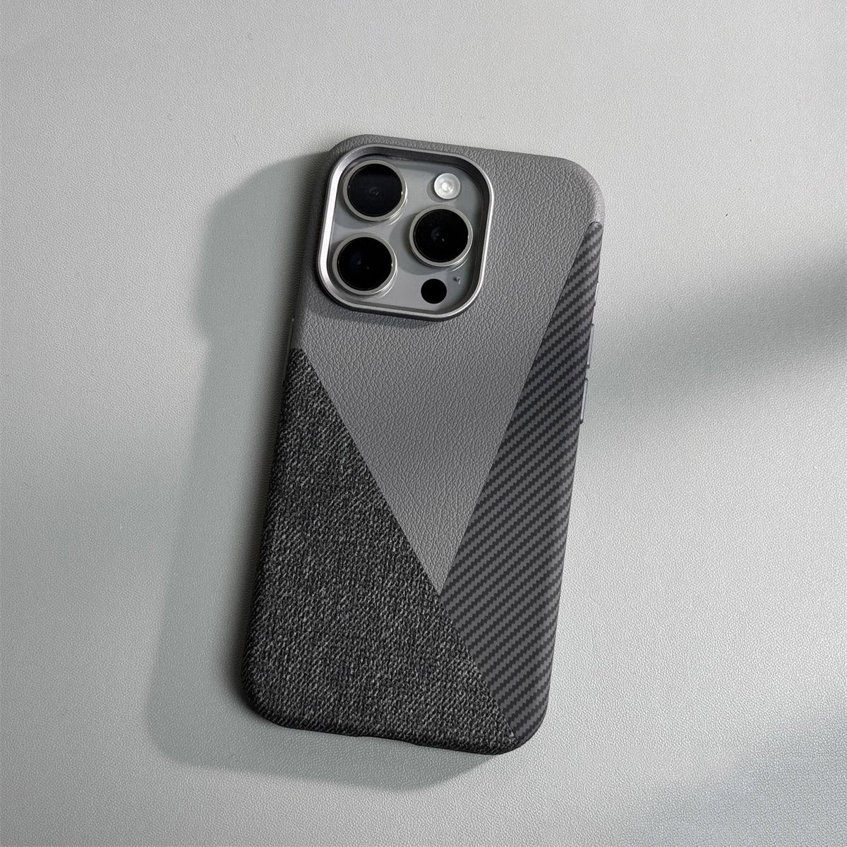 ZEERA MagFusion Pro: The Ultimate MagSafe Case with Leather, Carbon Fiber, and Denim Fusion Texture - Image 4
