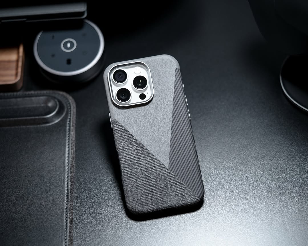 ZEERA MagFusion Pro: The Ultimate MagSafe Case with Leather, Carbon Fiber, and Denim Fusion Texture - Image 9